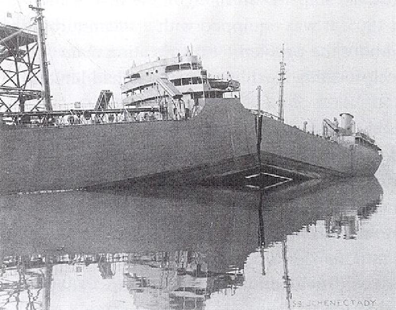 T-2 Tanker Schenectady broken in half at the dock
